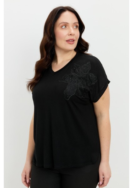 Büyük Beden Tül Çiçek Detaylı Bluz-Siyah