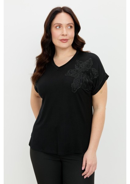 Büyük Beden Tül Çiçek Detaylı Bluz-Siyah