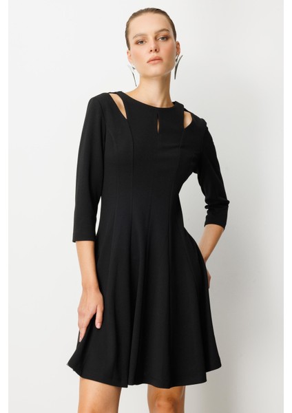 Omuz Detaylı Elbise-Siyah