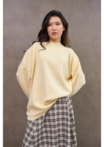 Tereyağ Sarısı Salaş Triko Kazak