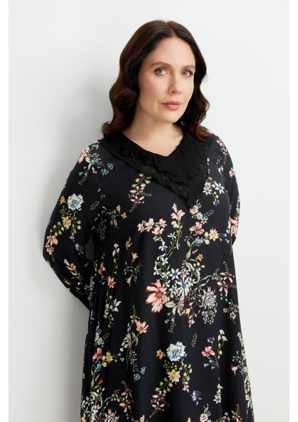 Büyük Beden Yaka Detalı Uzun Elbise-Siyah