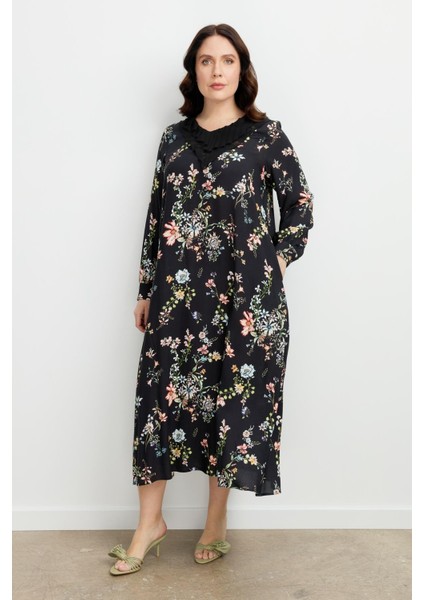 Büyük Beden Yaka Detalı Uzun Elbise-Siyah