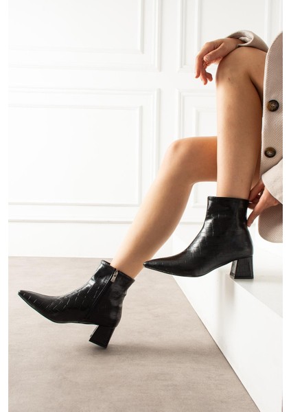 Yerta Kadın Bot Kalın Topuklu Fermuarlı Kroko Desenli Siyah Deri fiyatları