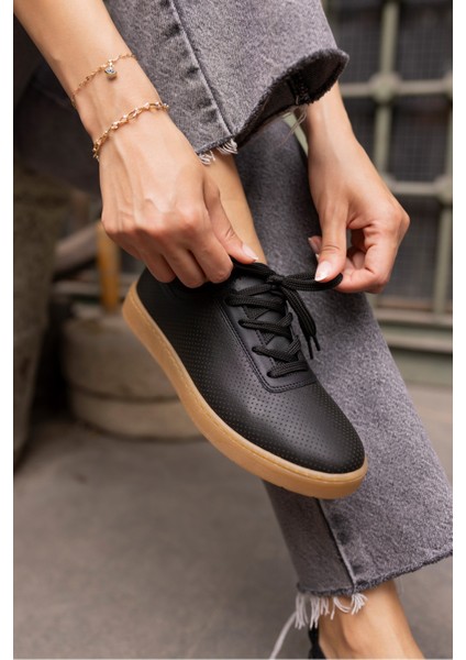 Halla Kadin Siyah Zimba Detay Ekstra Yumusacık Sneaker