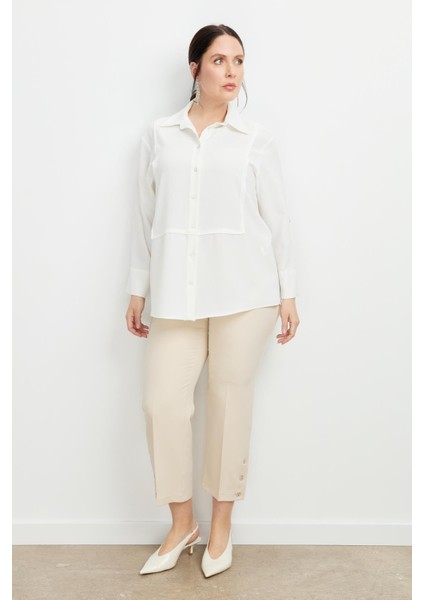 Büyük Beden Yakası Broşlu Gömlek-Kemık