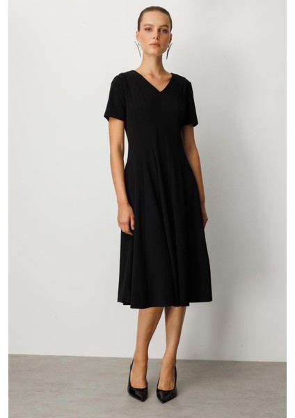 V Yaka Midi Elbise-Siyah