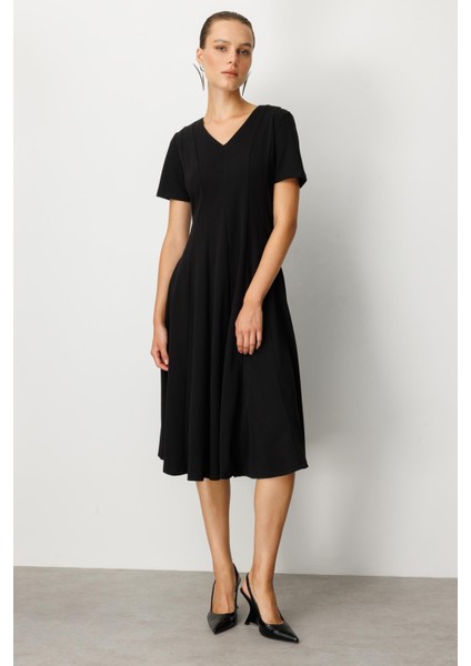 V Yaka Midi Elbise-Siyah fiyatları