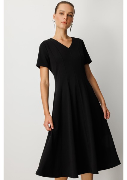 V Yaka Midi Elbise-Siyah