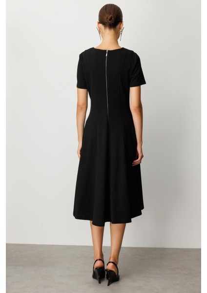 V Yaka Midi Elbise-Siyah
