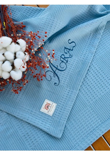 Ftbabycollection %100 Pamuk Waffle Kumaş Kişiye Özel Nakışlı Bebek Battaniyesi – Isim Yazılabilir (Indigo)