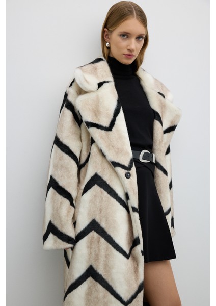 Zigzak Çizgili Suni Kürk Kaban Bej- Siyah K2619006_218 modelleri