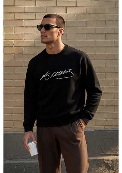 Erkek Atatürk Imzalı Siyah Sweatshirt modelleri
