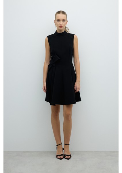 Fiyonk Detaylı Eteği Volanlı Mini Elbise Siyah K2611010_001