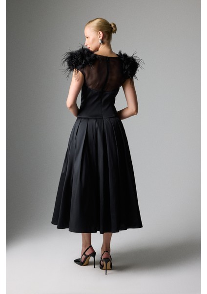 Omuzları Çiçek Aksesuarlı Pileli Midi Boy Elbise Siyah K2611310_001 fiyatları