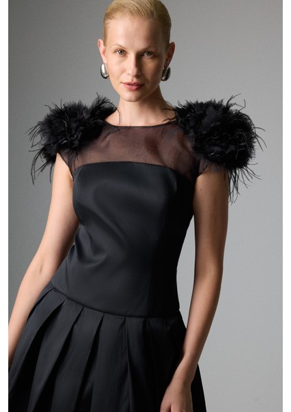 Omuzları Çiçek Aksesuarlı Pileli Midi Boy Elbise Siyah K2611310_001 fırsatları