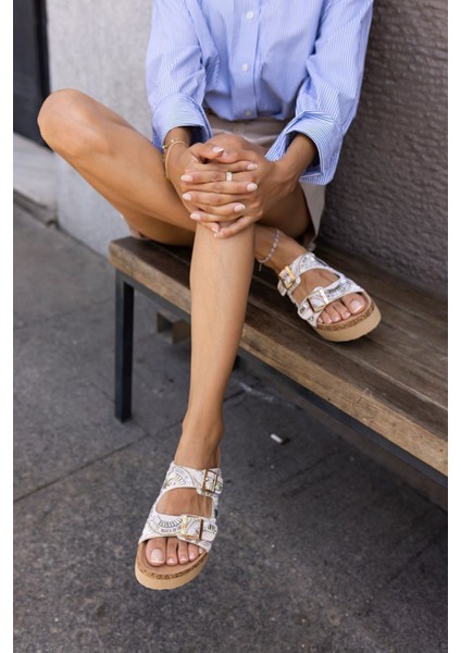 Ciroo Kadın Beyaz Taşli Desenli Toka Detay Eva Terlik