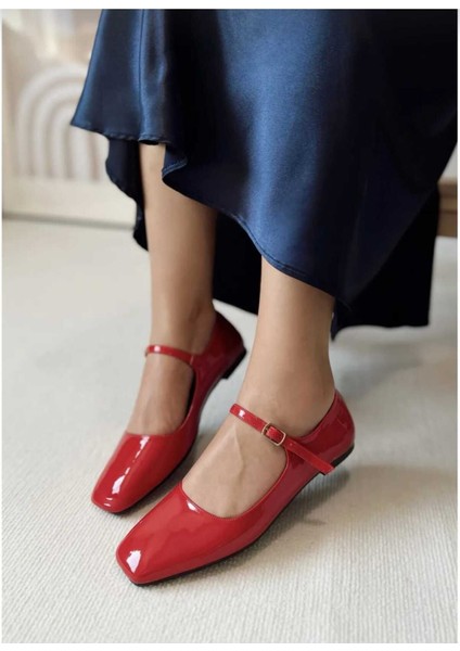Tek Tokalı Günlük Kırmızı Rugan Kadın Ayakkabı
