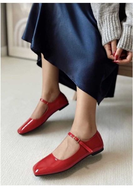 Tek Tokalı Günlük Kırmızı Rugan Kadın Ayakkabı modelleri