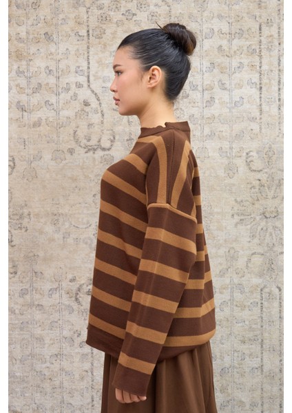 Çizgili Kahverengi Oversize Triko Kazak fırsatları