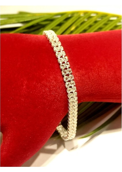 Gümüş Renk Gösterişli Figürlü Parlak Bileklik