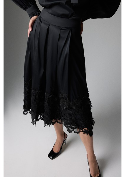 Embrode Detaylı Pileli Midi Boy Tafta Etek Siyah K2615034_001 fırsatları