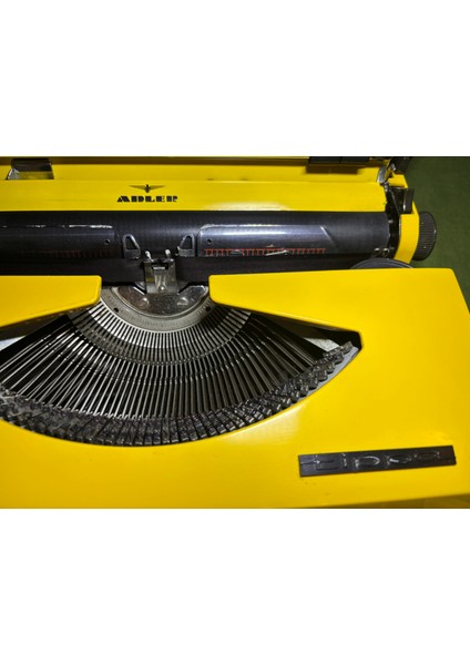 Adler Tippa Sarı Renk Çantalı Daktilo - Sorunsuz Çalışır Durumda