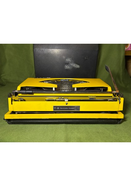 Adler Tippa Sarı Renk Çantalı Daktilo - Sorunsuz Çalışır Durumda fiyatları