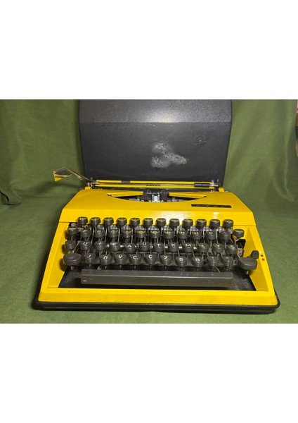 Adler Tippa Sarı Renk Çantalı Daktilo - Sorunsuz Çalışır Durumda fırsatları
