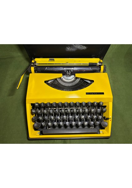 Adler Tippa Sarı Renk Çantalı Daktilo - Sorunsuz Çalışır Durumda
