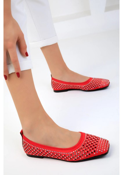 Kirmizi Kadin Babet MC2024 modelleri