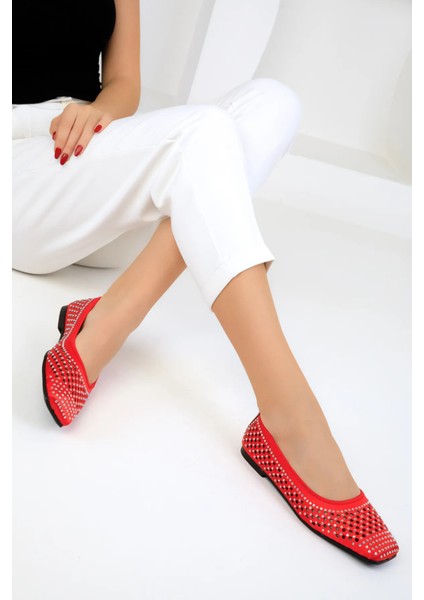 Kirmizi Kadin Babet MC2024 fırsatları