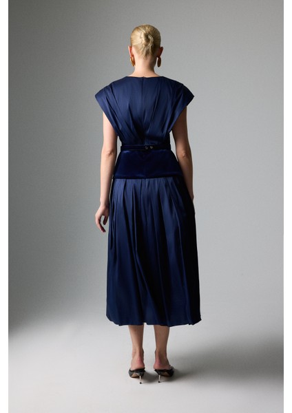 V Yaka Drapeli Kadife Detaylı Tafta Elbise Lacivert K2611312_015 fiyatları