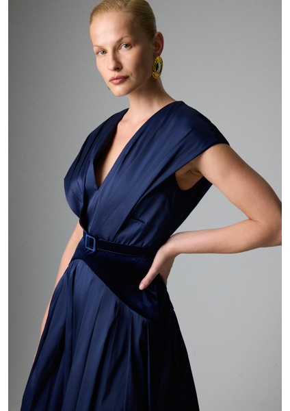 V Yaka Drapeli Kadife Detaylı Tafta Elbise Lacivert K2611312_015 fırsatları