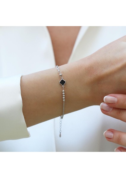 Yonca Siyah Mineli Trend Gümüş Bileklik