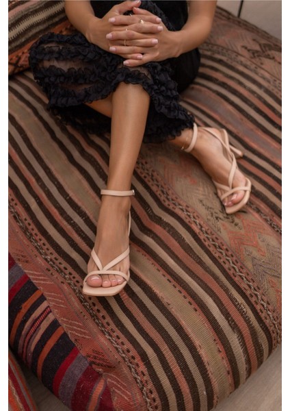 Boyence Bej Nude Kadin Topuklu Parmak Arasi Sandalet fiyatları