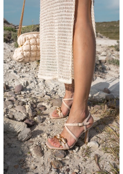 Camilw Kadin Bej Topuklu Zincir Detay Topuklu Ayakkabi