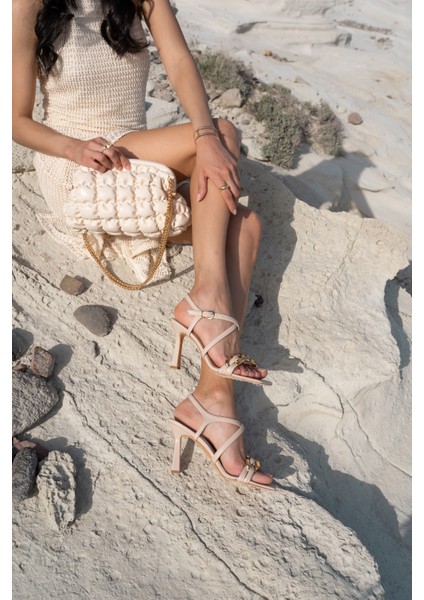 Camilw Kadin Bej Topuklu Zincir Detay Topuklu Ayakkabi