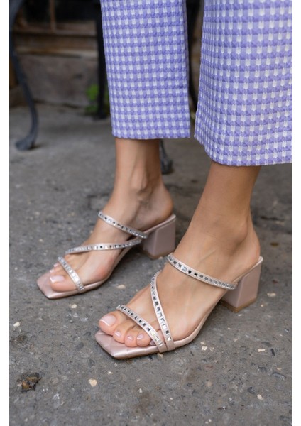 Nusa Kadin Bej Saten Tas Detay Topuklu Abiye Terlik