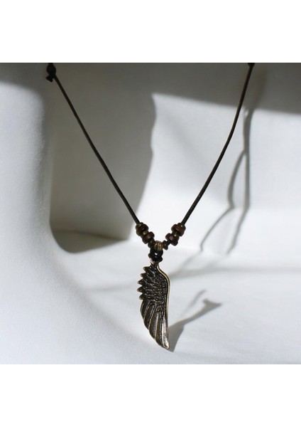 Kanat Kolye – El Yapımı, Ayarlanabilir Pamuk Ip & Ahşap Boncuk Detaylı