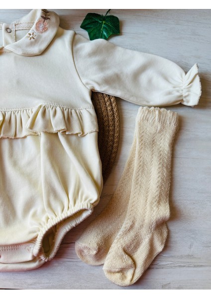 Mobil Dantel Yaka Detaylı Kız Bebek Romper – Krem