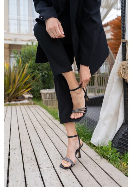 Vitali Kadin Siyah Taş Detay Topuklu Ayakkabi indirimleri