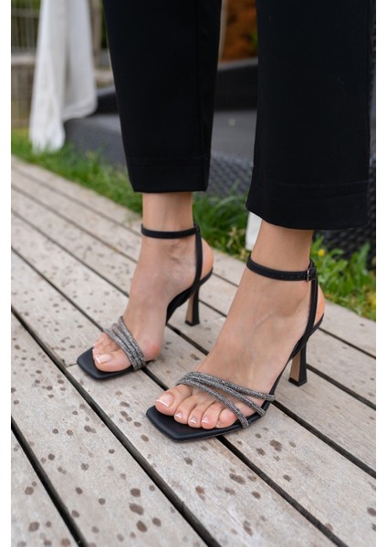 Vitali Kadin Siyah Taş Detay Topuklu Ayakkabi