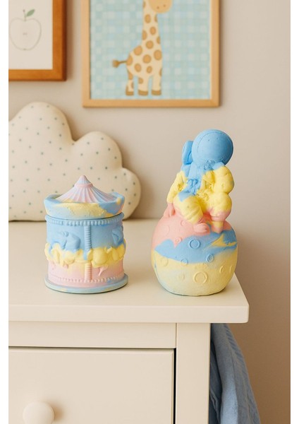 Atlı Karıncalı Saklama Kutusu ve Astronot 2'li Set Renkli Çocuk Odası Dekoru