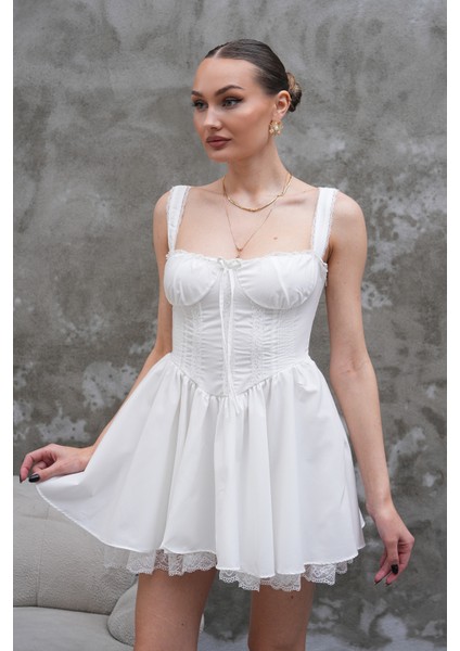 Beyaz Dantel Detaylı Elbise