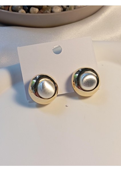 Yuvarlak Sedef Detaylı Pirinç Küpe