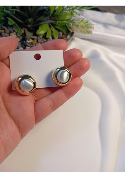 Yuvarlak Sedef Detaylı Pirinç Küpe modelleri