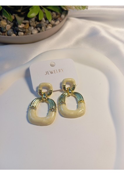 Krem Renk Porselen Küpe modelleri