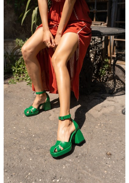 Carmen Kadin Siyah Platform Detay Topuklu Sandalet indirimleri