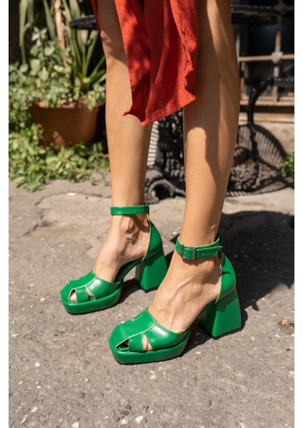 Carmen Kadin Siyah Platform Detay Topuklu Sandalet