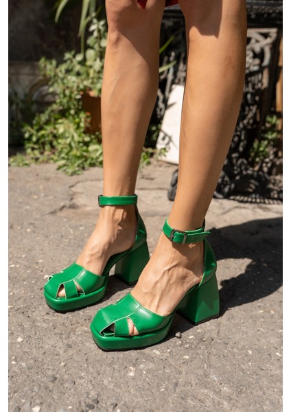 Carmen Kadin Siyah Platform Detay Topuklu Sandalet